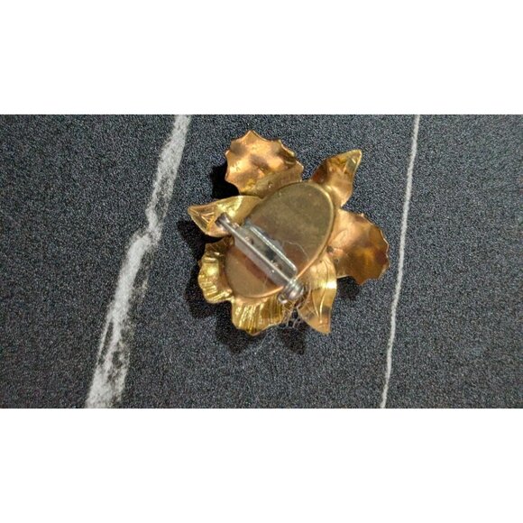 Vintage Gold Tone Floral Brooch With Cameo And Pearls 2-Inch Elegant Retro Jewel - Picture 5 of 7